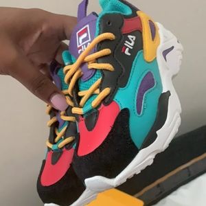 Kids/Toddler Size 9 Sneakers